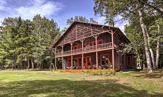 Saranac Lake Casa | Restaurada casa histórica frente al lago con vistas panorámicas