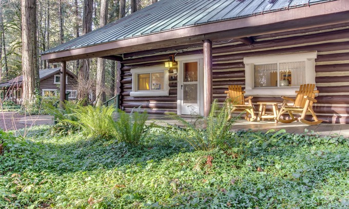 McKenzie Bridge Casa | Cabaña de troncos restaurada con porche clásico: cerca del río, senderos, aguas termales y más