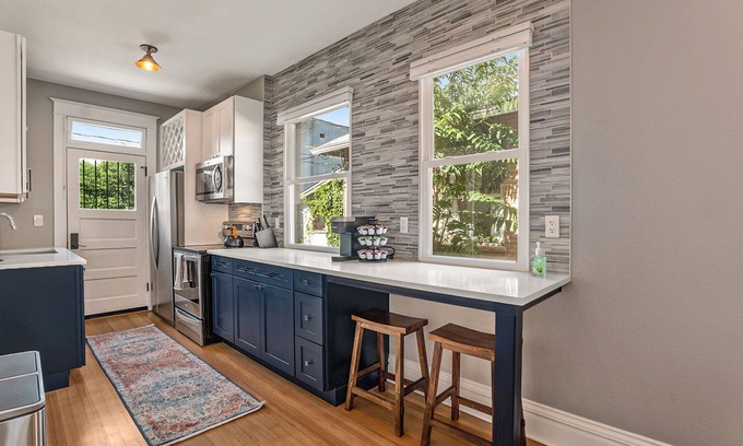 Congress Park Casa | Restored town home, easy walk to restaurants and parks