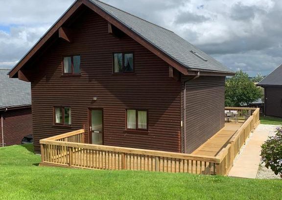 Winnard's Perch Casa | Retallack Resort 4 bedroom lodge - Hot Tub for hire on request -Pool & Spa