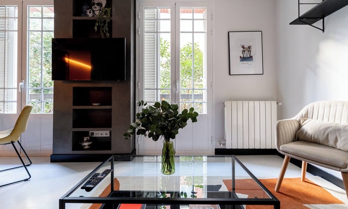 Ibiza Apartamento | Retiro at Your Doorstep: Enjoy the Heart of Madrid