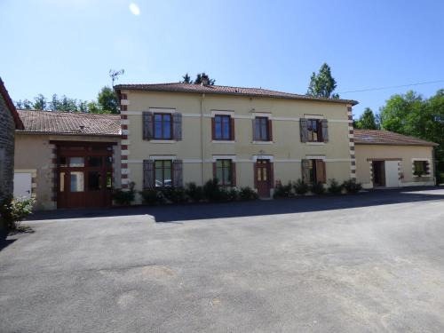 Nouart Casa | Retraite Champêtre Spacieuse près de Nouart avec Jacuzzi