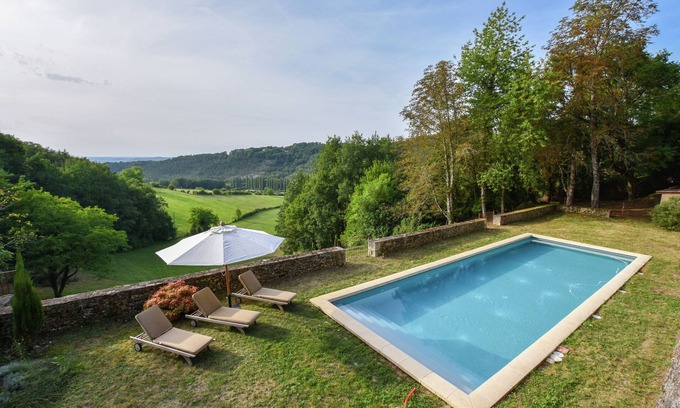 Saint-Germain-de-Belves Villa | Casa Rural en Dordoña con Piscina