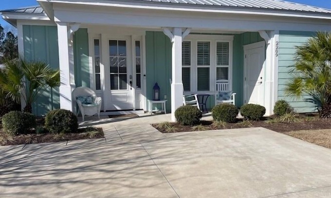 North Myrtle Beach Cabaña | Retreat #2209 - Adorable Cottage in Barefoot Resort