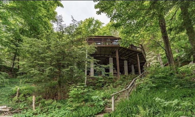 Utterson Casa | Retreat 360 – A Unique Circular Cottage on Three Mile Lake
