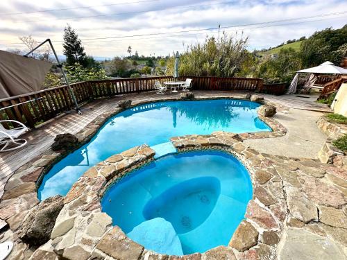 East Foothills Villa | Retreat 7B4B Resort Pool Hot Tub Game City View