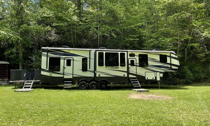 Fairview Casa | Retreat at Garren Creek (RV)