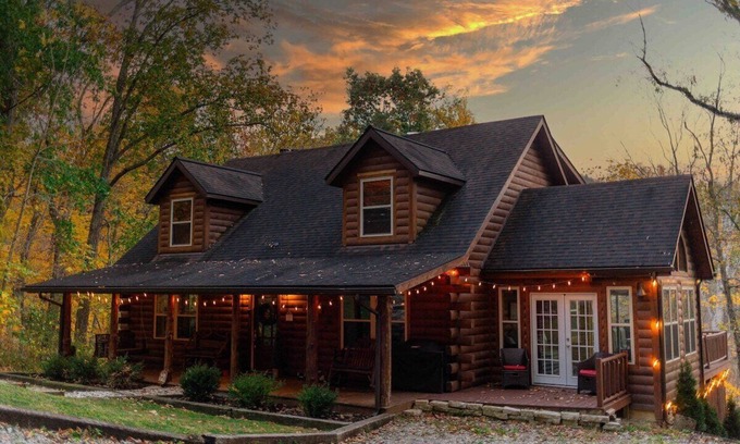Hallsville Cabina | Retreat at the Cave - Hocking Hills Cabin