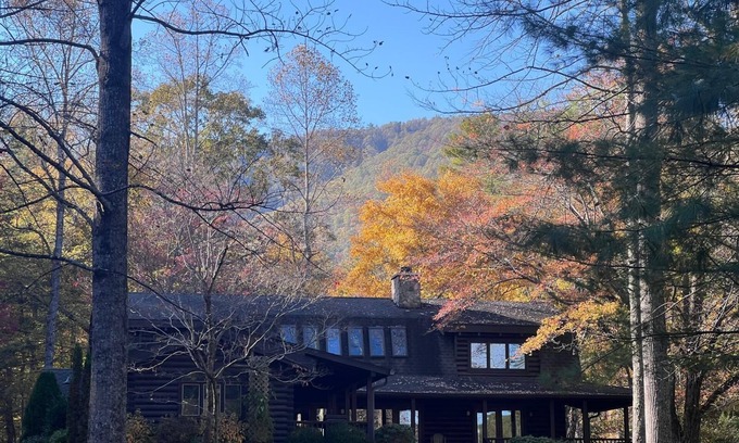 Millers Creek Casa | Retreat in Blue Ridge Mountains on private lake