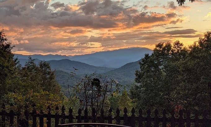 Bryson City Cabina | Precioso "RETIRO EN EL CIELO" .. La escapada perfecta solo para ustedes dos ...