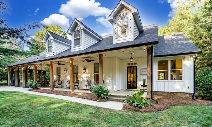 Mint Hill Casa | Retreat in the Woods!