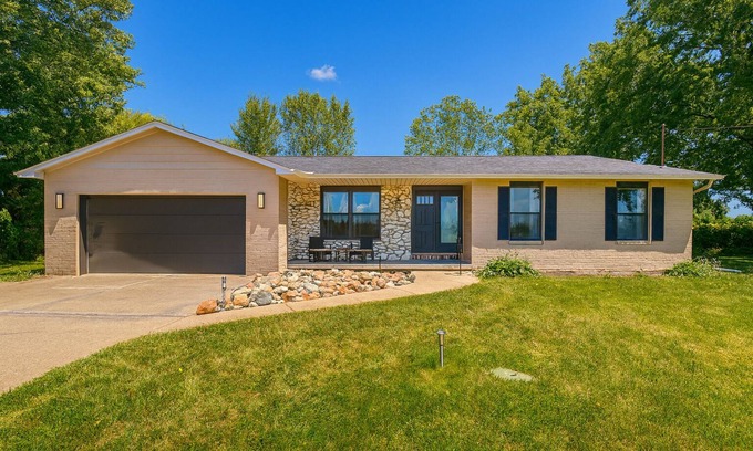 Frankenmuth Casa | Retreat to 5 Acres of Privacy Just 1 Mile from Downtown Frankenmuth.