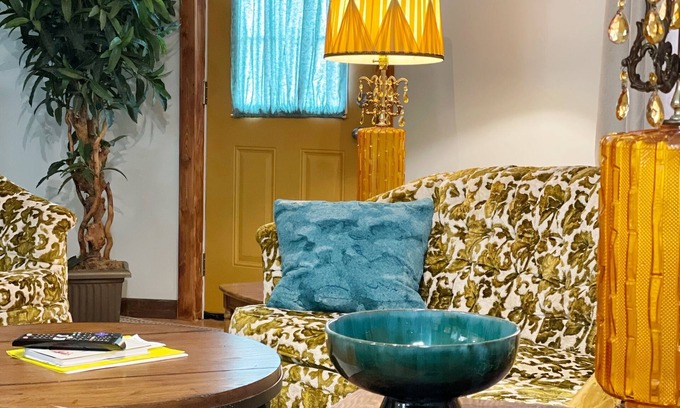 Saint Walburg Apartamento | Cozy Retro Villa 19 Forty-Six