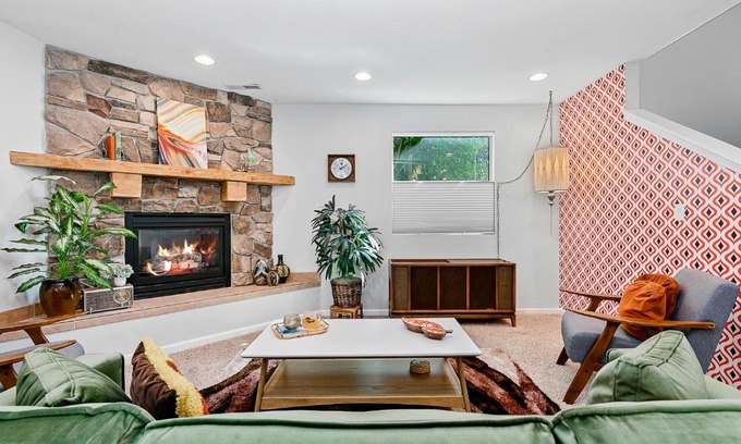 Meridian Casa | Retro 3 BR Home in Old Town Meridian w/ Game Room