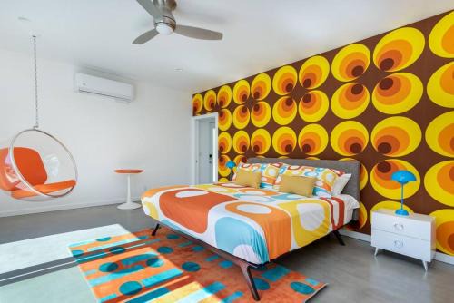 Sunmor Casa | Retro A Go Go House