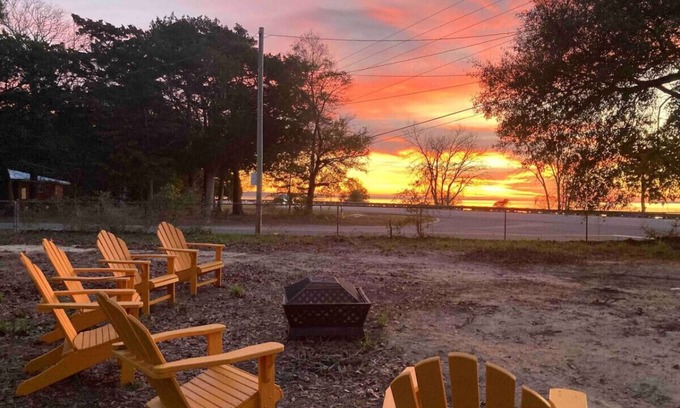Fort Walton Beach - Destin Cabaña | Retro by the Bay Close to Beach Eglin PetFriendly
