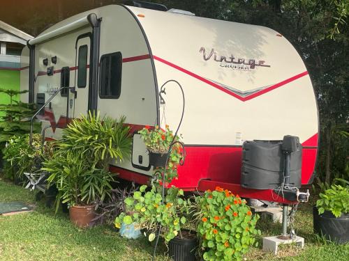Ocala Otro | Retro camper