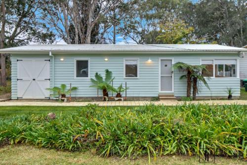 Mossy Point Casa | Retro Coastal Cottage