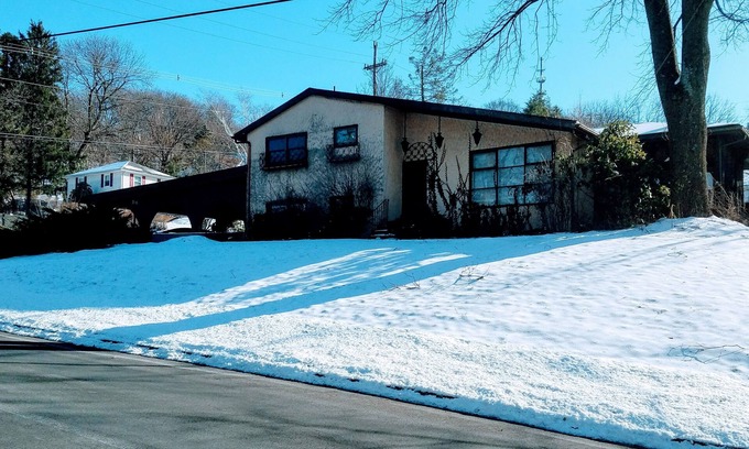 Easton Casa | Retro Experience close to RT 22 and Easton, Bethlehem, PA & Philipsburg NJ!