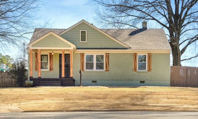 East Memphis Casa | Retro Glam Pad Near Food & Shops! 65" TV, Workstation, Large Deck