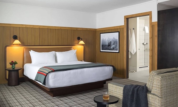 Jackson Apartamento | Retro-Inspired Lodge w/ On-Site Dining & Social Courtyard in Jackson Hole