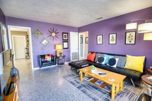 Southgate Casa | Retro-Inspired Stay BBQ Patio Close to Downtown