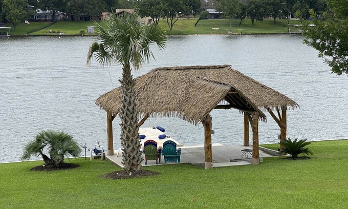 Kingsland Casa | Retro Lakehouse - A Touch of Cabo, Vacation Paradise on Lake LBJ
