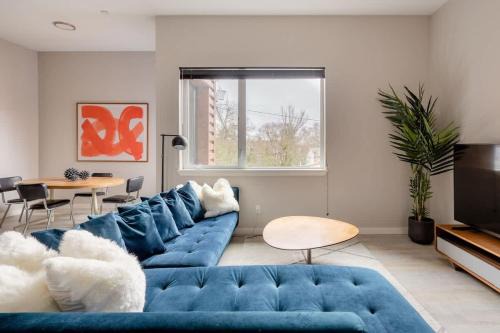 Belmont Apartamento | Retro Modern 2-Bedroom with 90 WalkScore