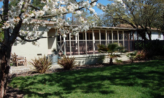 Boyes Hot Springs Casa | Retiro Retro: Cozy, Moderne, asequible Casa en Wine Country.