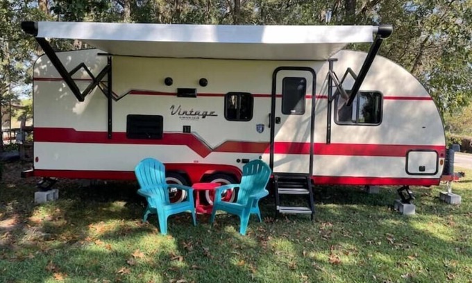 Ocala Casa | Retro Style Camper. Close to I-75, WEC, Shopping