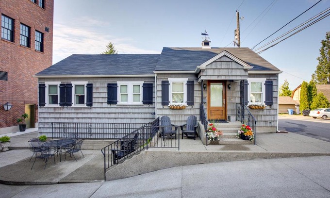 West End Casa | Retro-Style Home in Ruston Walkable Location!