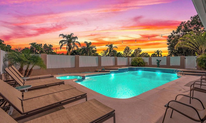 Catalina Casa | Retro Waterfront - Pool & Hottub, Tiki Bar, Dock, Fire-Pit, Kayaks, Paddleboards