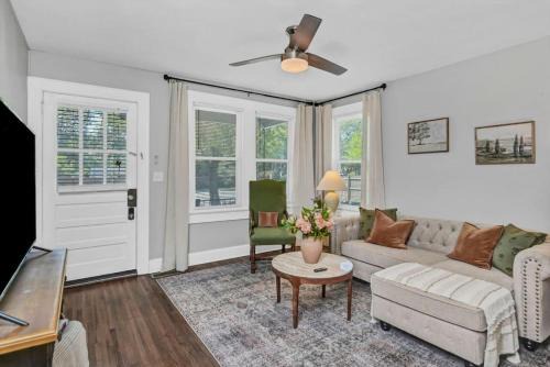 Forest Acres Casa | Revamped 3BR Oasis - Forest Dr