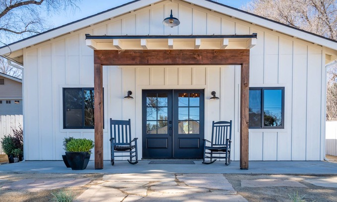 Paso Robles Cabaña | Revine Lago-Vine Cottages-Luxury Suite with Private Hot Tub and Fire pit!
