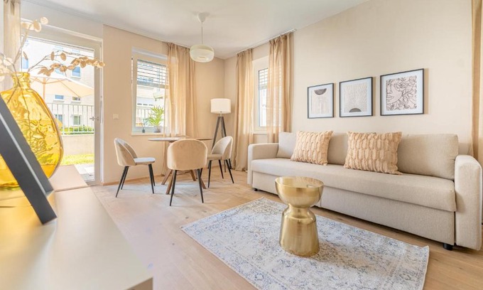 Krems an der Donau Apartamento | revLIVING Garden Suite am Steinertor