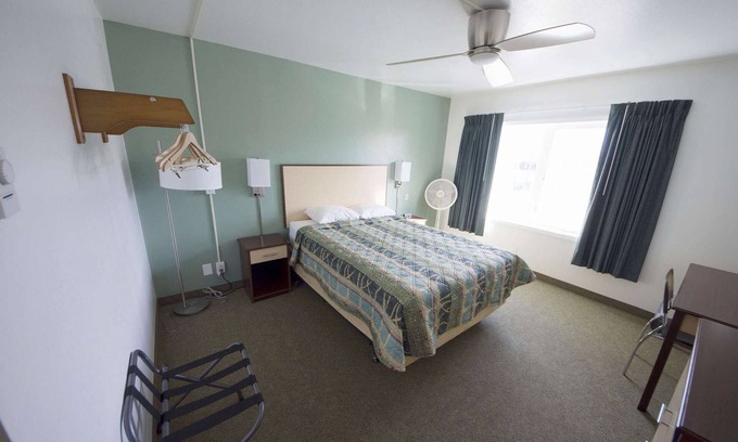 Fairbanks Casa | Rewak Studios: Gigabit Powered WiFi! Hotel-Style Furnished Studios--Easy Walk to Lots of Places