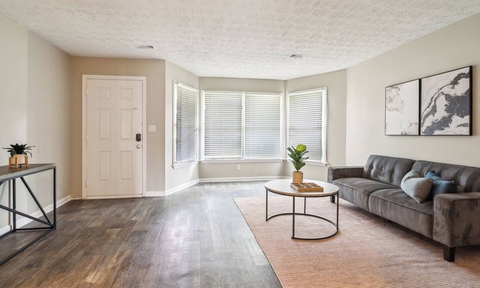 Ellenwood Apartamento | Rex Townhomes 2407R I Comfy 2 Bed 2 Bath