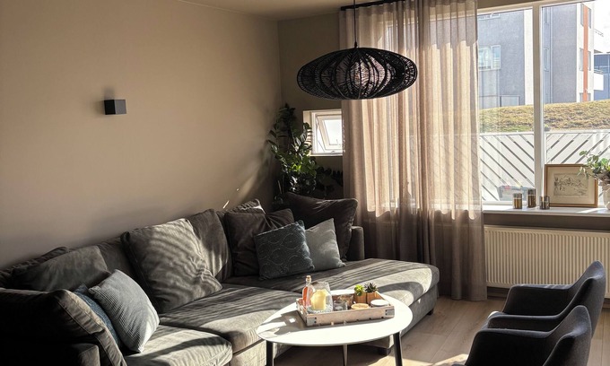 Arbær Apartamento | Reykjavik 3-bedroom apartment close to nature and Golden Circle