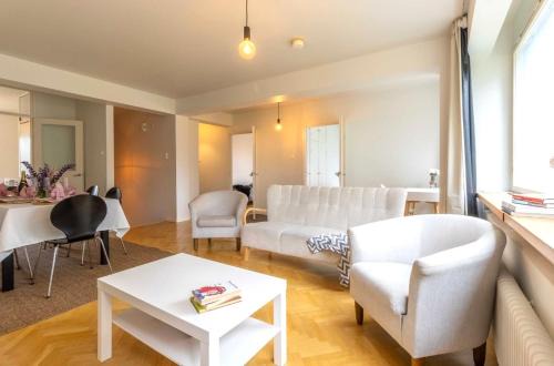 Aviapolis Apartamento | RH 90 m2 and free parking only 3 min with a car from the airport