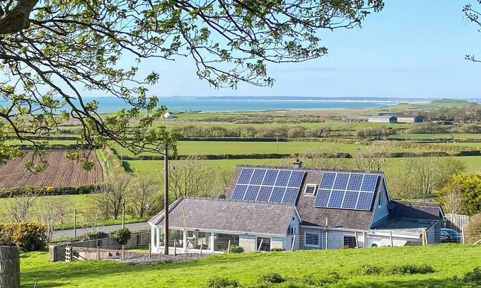 Llandwrog Cabaña | Alojamiento de 3 habitaciones en Pontllyfni, cerca de Caernarfon