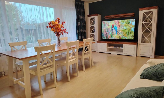 Karthause Apartamento | Rhein Ferienwohnung 3-Zimmer Garten Free Parking Netflix Premium Disney Premium