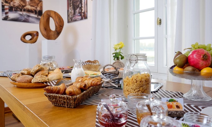 Hitdorf Casa | RheinRiver Guesthouse - Direkt am Rhein