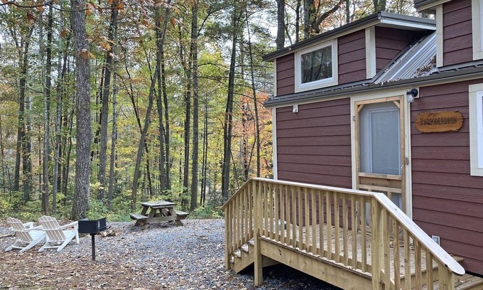 Clarkesville Alquiler De RV | Rhododendron Tiny Home at Bleu Canoe Campground