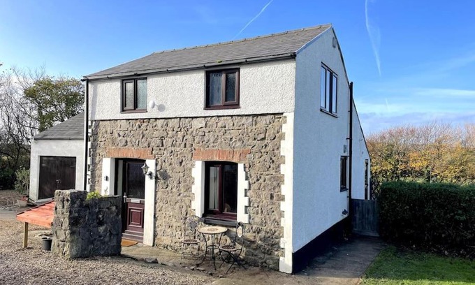 Crynant Casa | Rhossili's Retreat - AONB - Gower Rural Sleeps up to 6