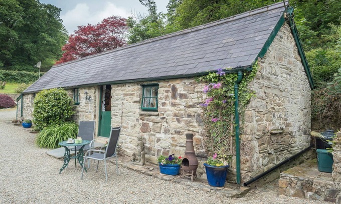New Moat Cabaña | Rhyd y Brown Cottage, Llys Y Fran