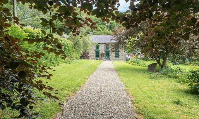 New Moat Cabaña | Rhyd y Brown Farmhouse, Llys Y Fran