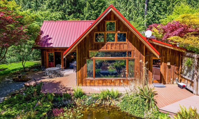 Langley Cabina | Rhythm Waters by AvantStay | Garden Paradise, Pond