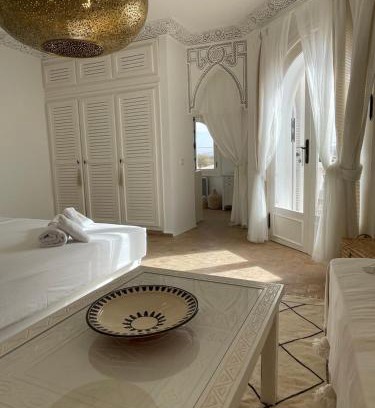 Ida Ougourd Cama Y Desayuno | Riad ALBAYDA Suite-terrasse piscine