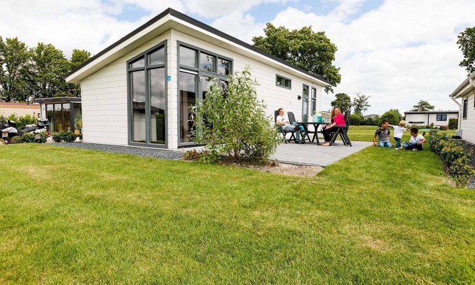 Avenhorn Chalet De Esquí | ✓ Rialto at Park Westerkogge ✓ Holiday home for 6 people ✓ Located in Berkhout (North Holland) ✓ Waterfront holiday resort ✓ Book directly at the resort