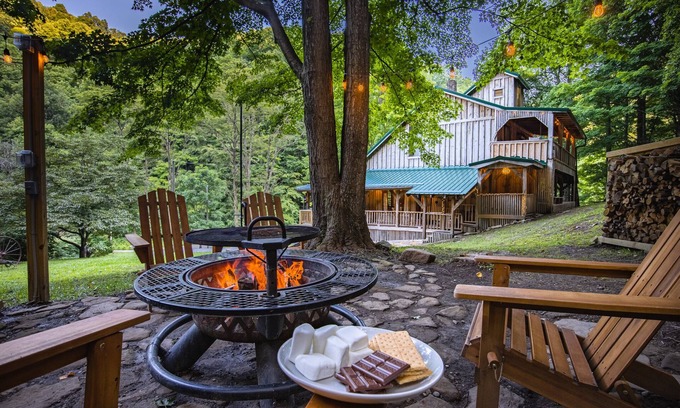 Ansted Cabina | Rich Creek Wilderness Cabin Retreat · Off-Grid Family Haven